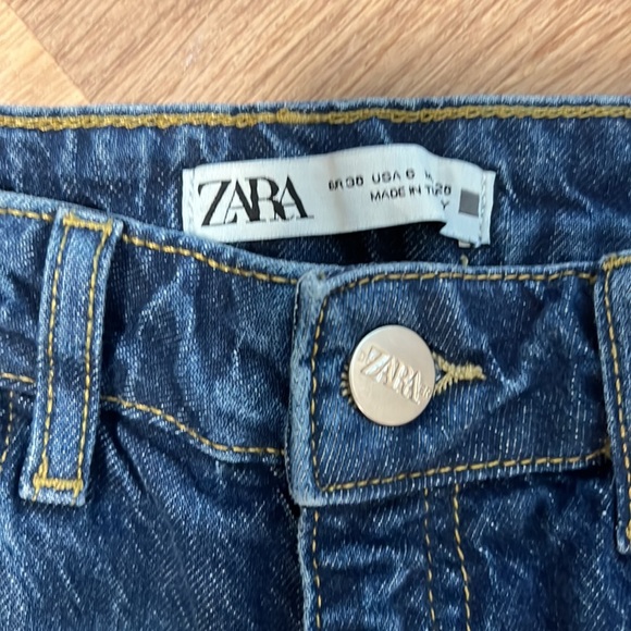 Zara Flared Jeans - Picture 2 of 3